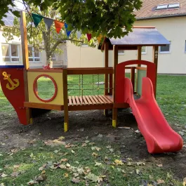 Kis hajós vár híddal (fa)